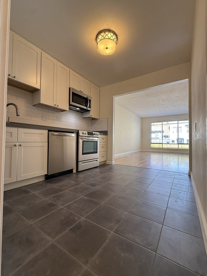 467 21st Avenue #3 - Photo 6 of 25