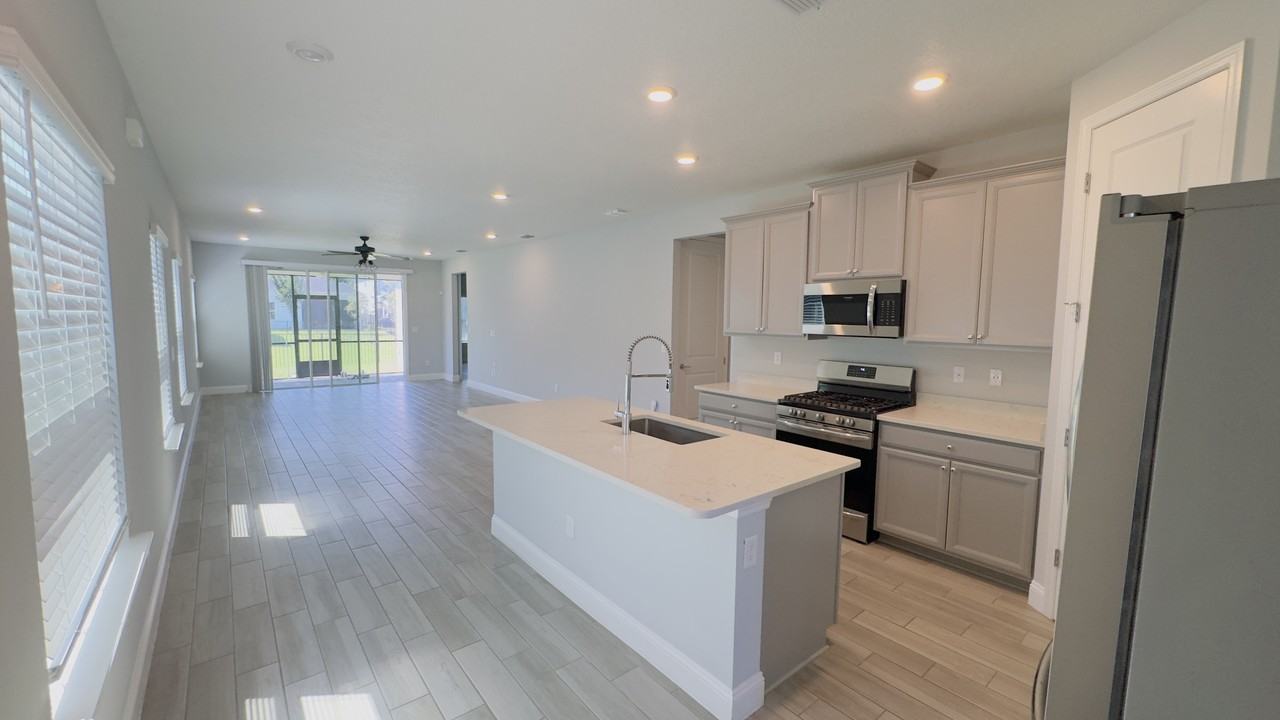 70 Killarney Ave #1 - Photo 4 of 27