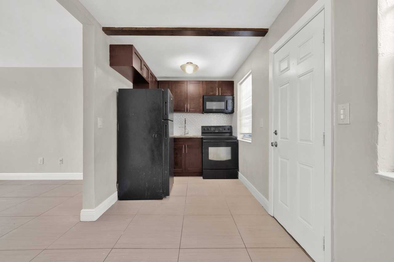 1306 S Douglas Rd #1306-01 - Photo 4 of 12