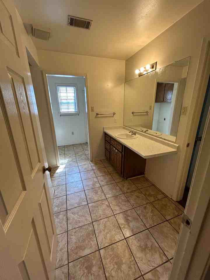 908 E G St - Photo 6 of 15
