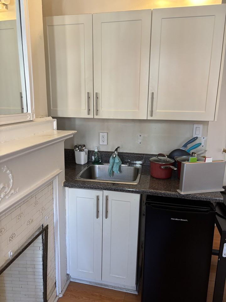 97 Spadina Road #Main - Photo 3 of 12