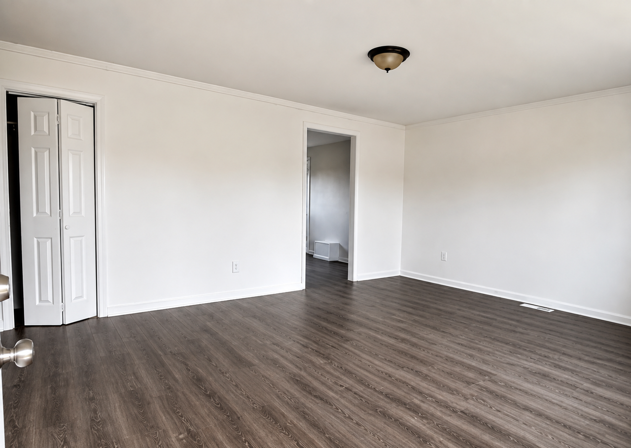 7 Lazarcheff Dr - Photo 3 of 8