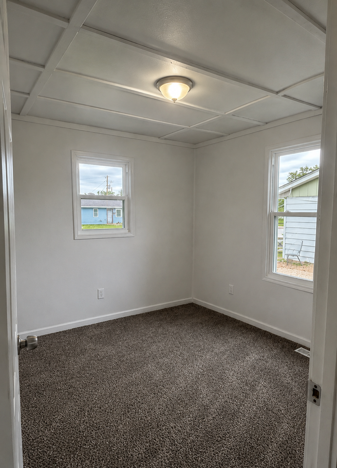 7 Lazarcheff Dr - Photo 6 of 8