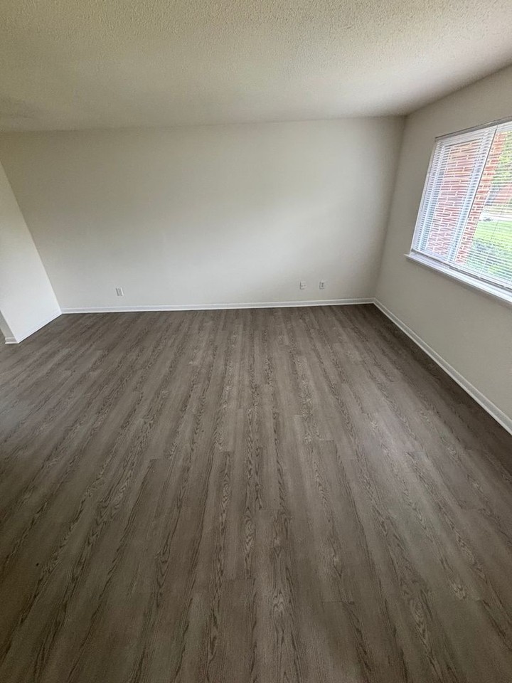 2357 Champion Ct - Photo 3 of 14