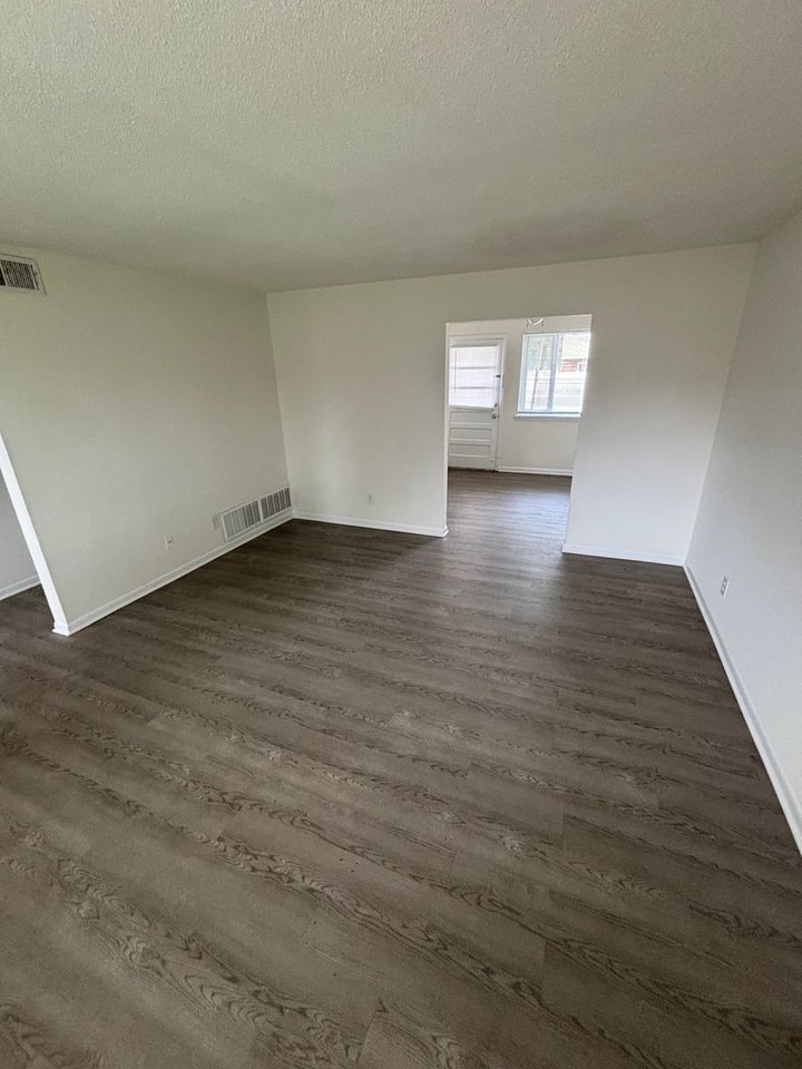 2357 Champion Ct - Photo 4 of 14