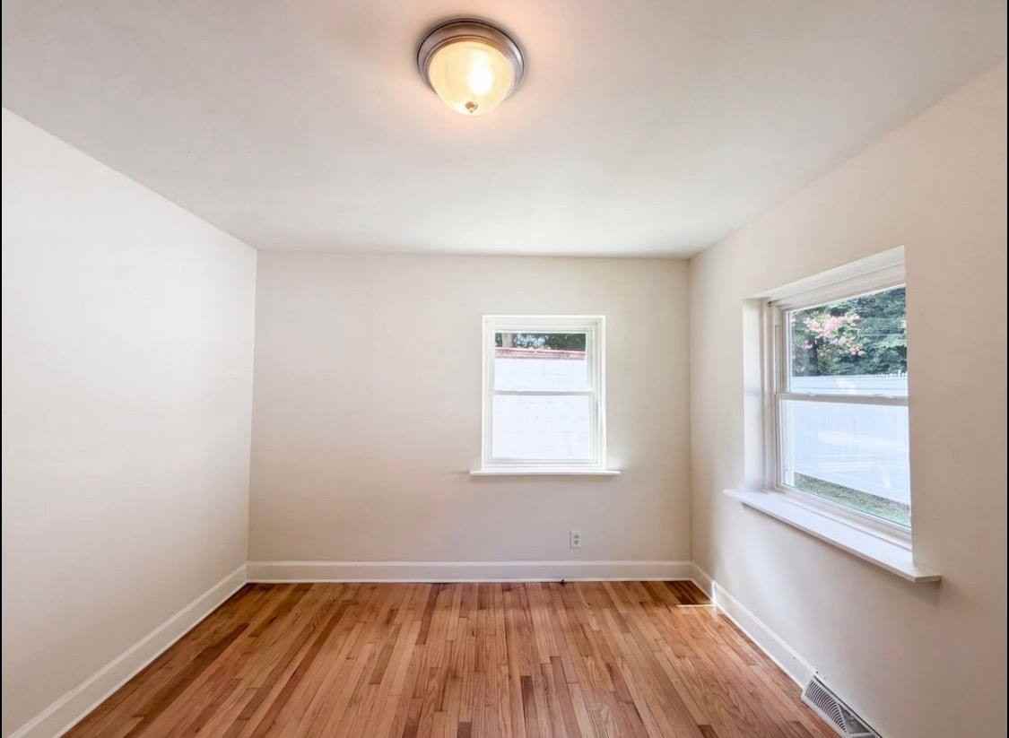 17 West Rhyne Avenue - Photo 2 of 12