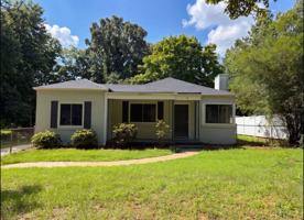 featured image of 17 West Rhyne Avenue