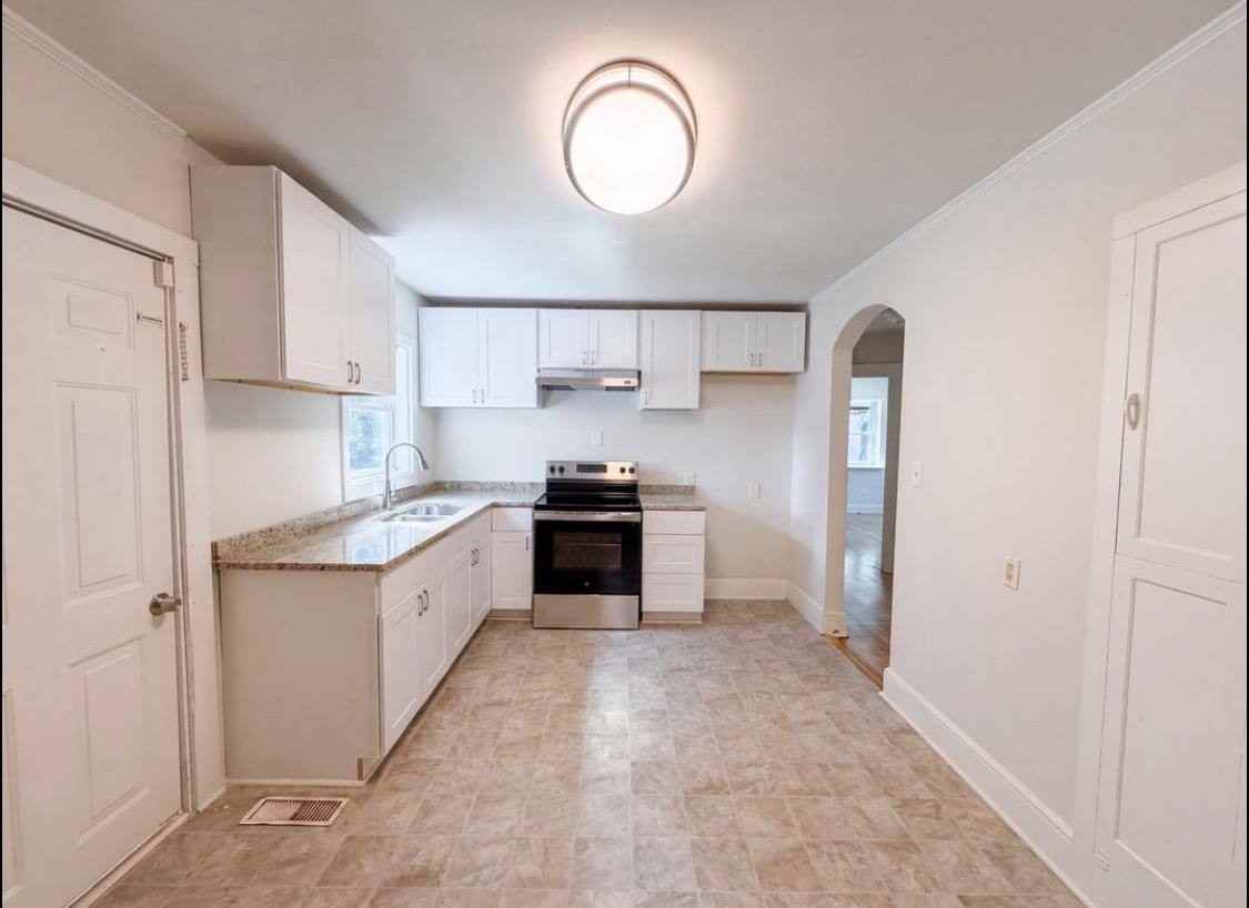 17 West Rhyne Avenue - Photo 4 of 12