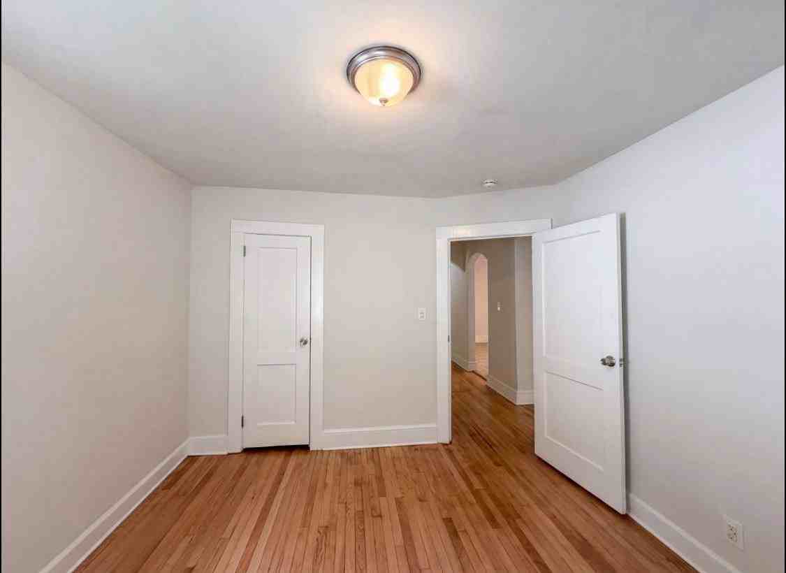 17 West Rhyne Avenue - Photo 6 of 12