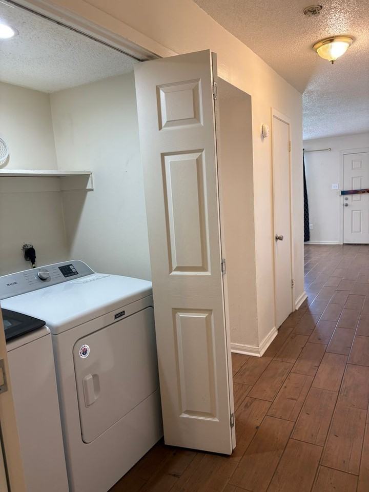 1827 8th St - Photo 5 of 24