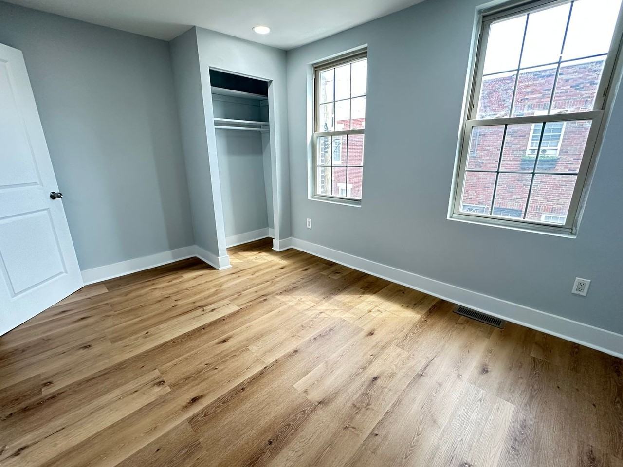 1049 Mercy St - Photo 4 of 24