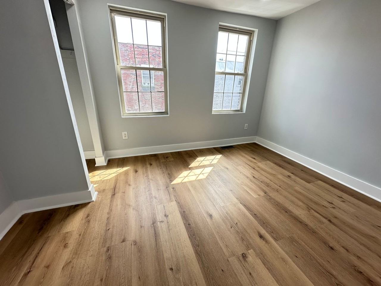 1049 Mercy St - Photo 5 of 24
