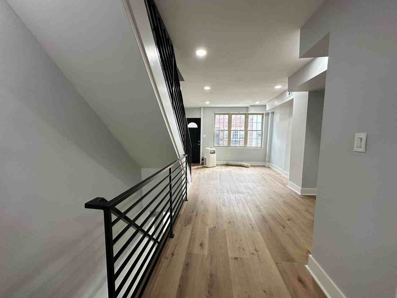 1049 Mercy St - Photo 2 of 24