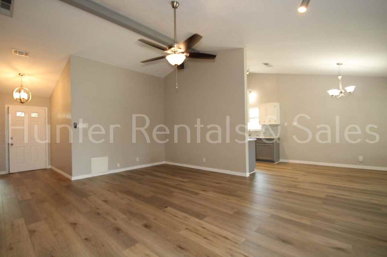4817 Castlewood Dr - Photo 5 of 28