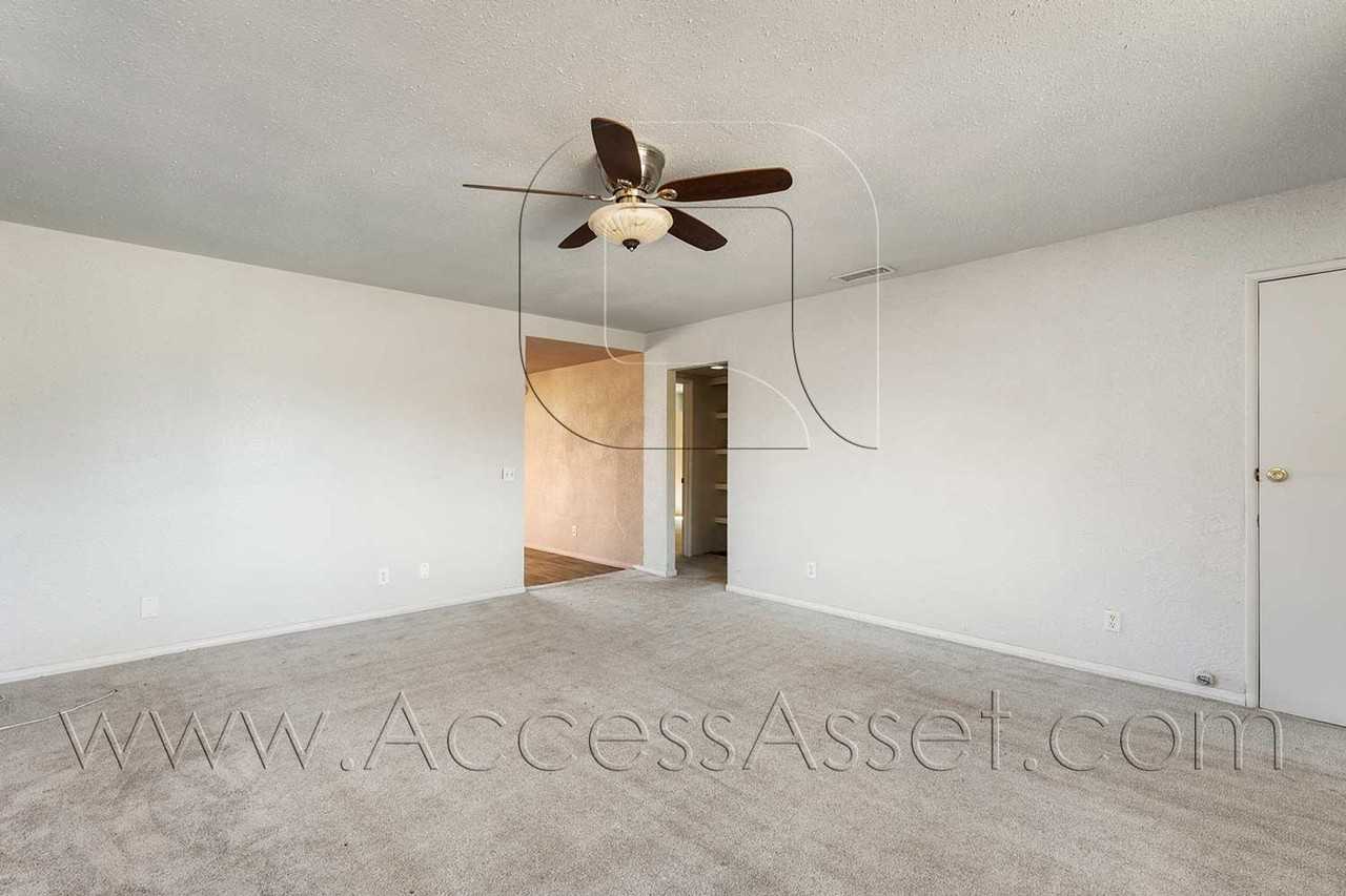 33220 Schaper St - Photo 3 of 25