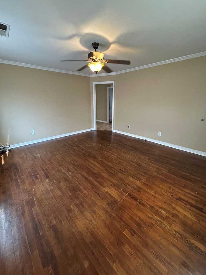 803 N Denver Ave - Photo 3 of 19