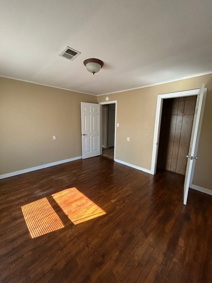 803 N Denver Ave - Photo 6 of 19