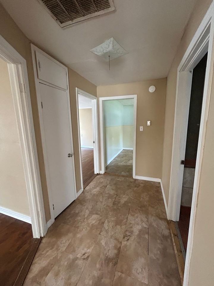 803 N Denver Ave - Photo 7 of 19