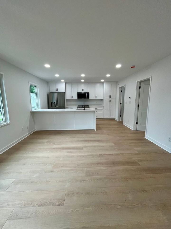 1411 Chesapeake St - Photo 2 of 15