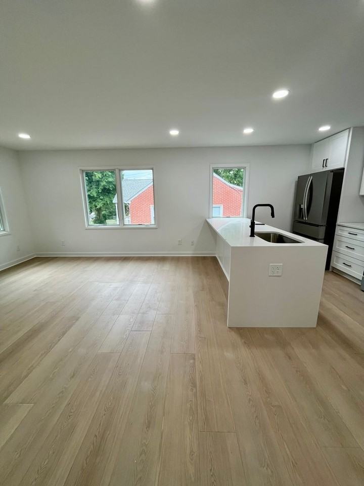 1411 Chesapeake St - Photo 4 of 15