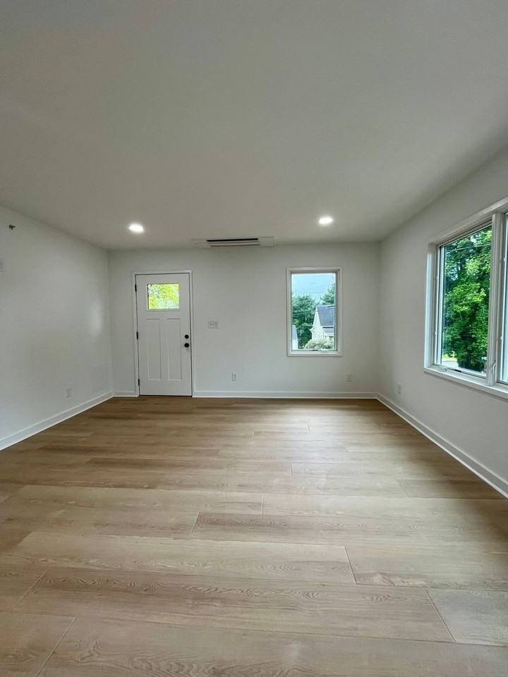 1411 Chesapeake St - Photo 5 of 15