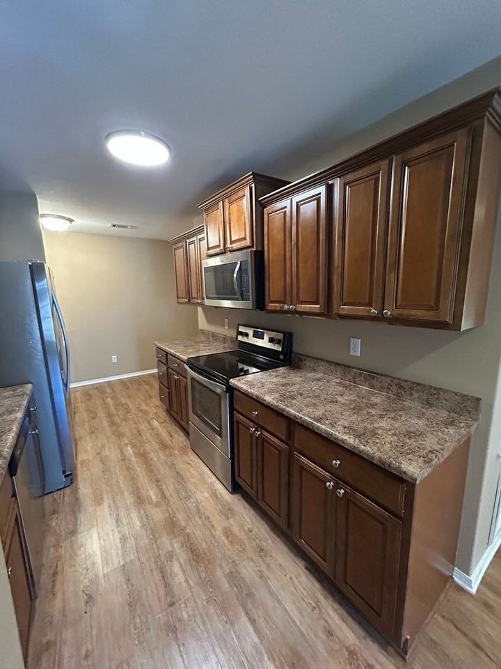 807 S 3rd St - Photo 4 of 21