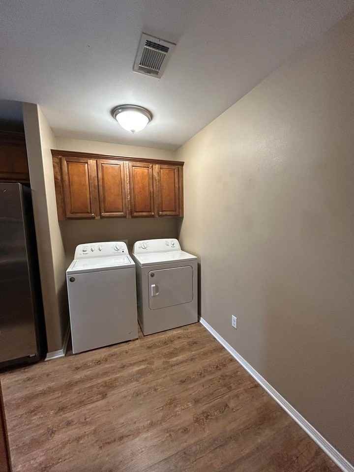 807 S 3rd St - Photo 6 of 21
