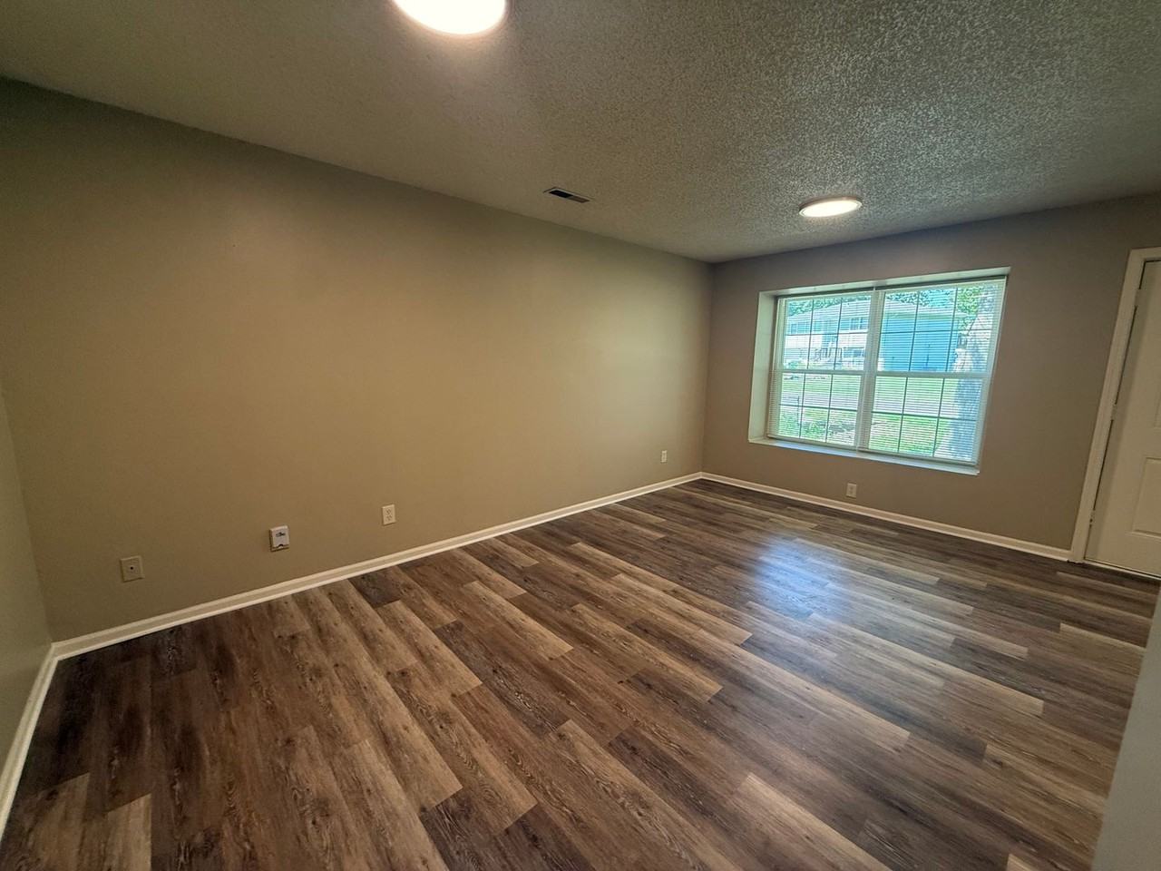 602 N Jackson St - Photo 2 of 7