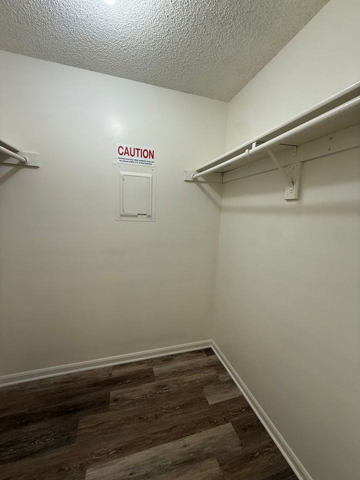 602 N Jackson St - Photo 4 of 7