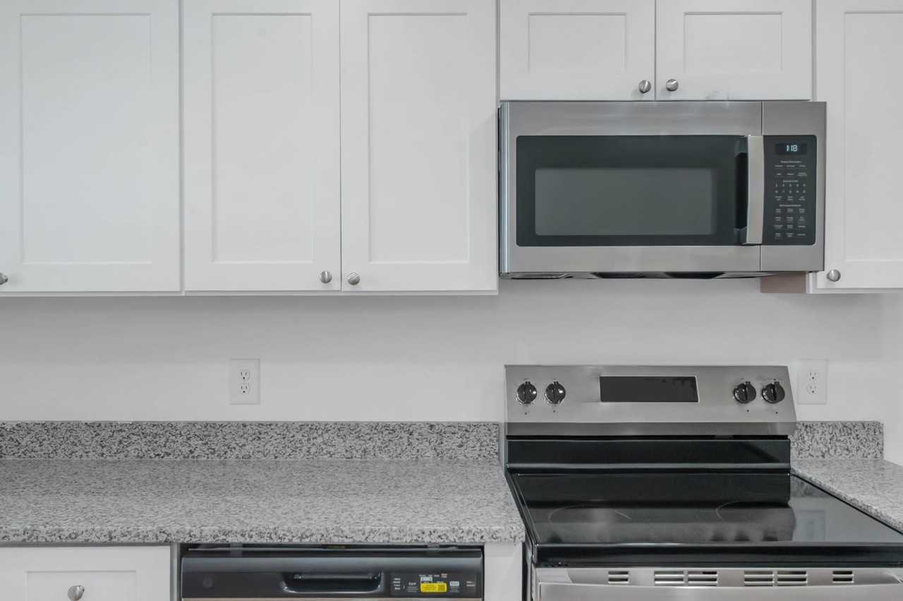 3040 Delmar Lane NW - Photo 3 of 49