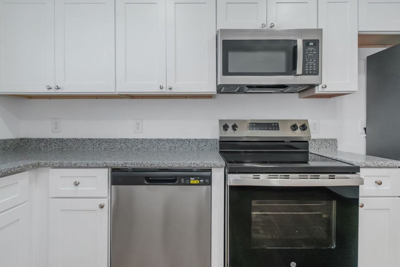 3040 Delmar Lane NW - Photo 4 of 49
