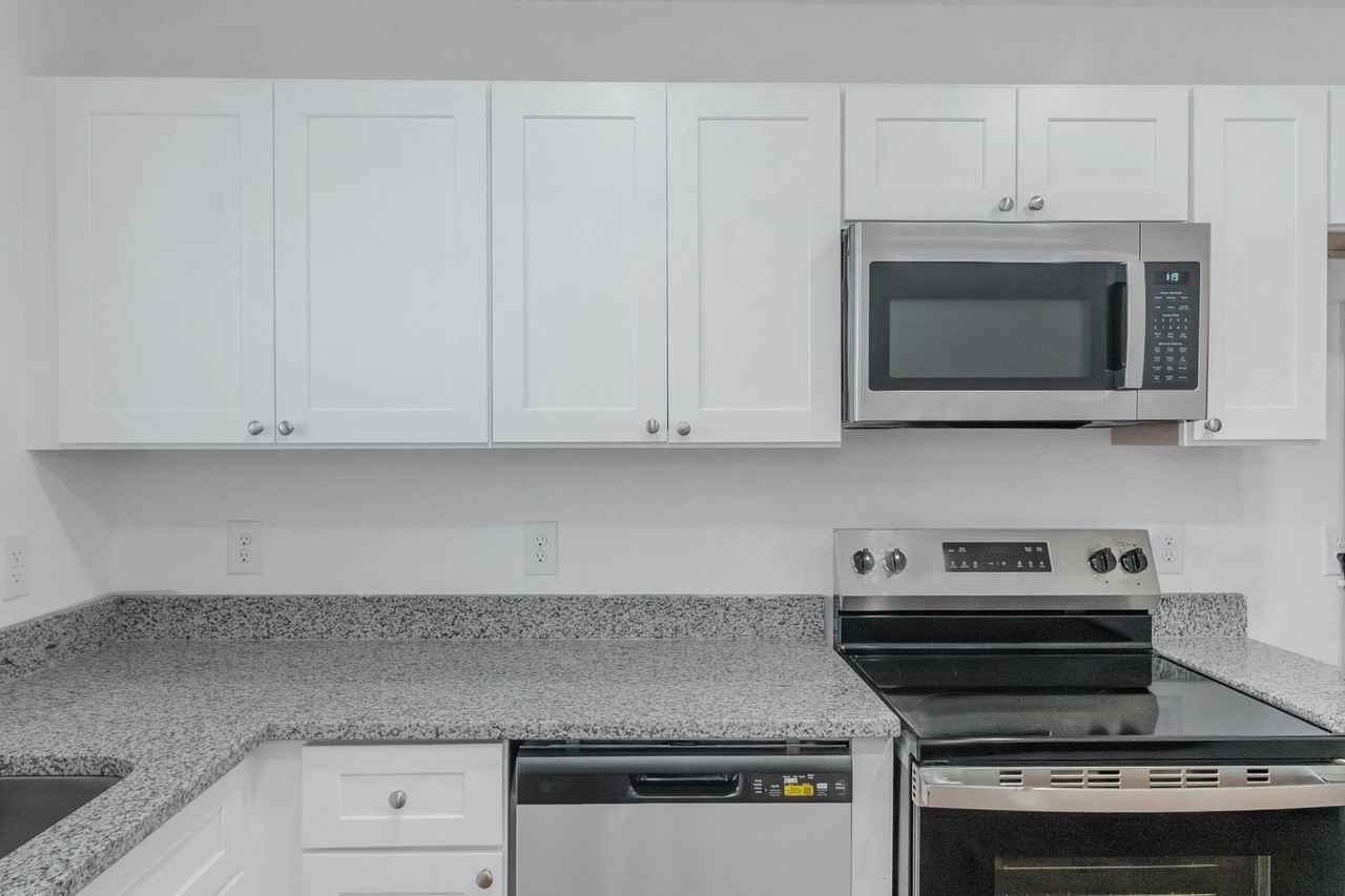 3040 Delmar Lane NW - Photo 6 of 49