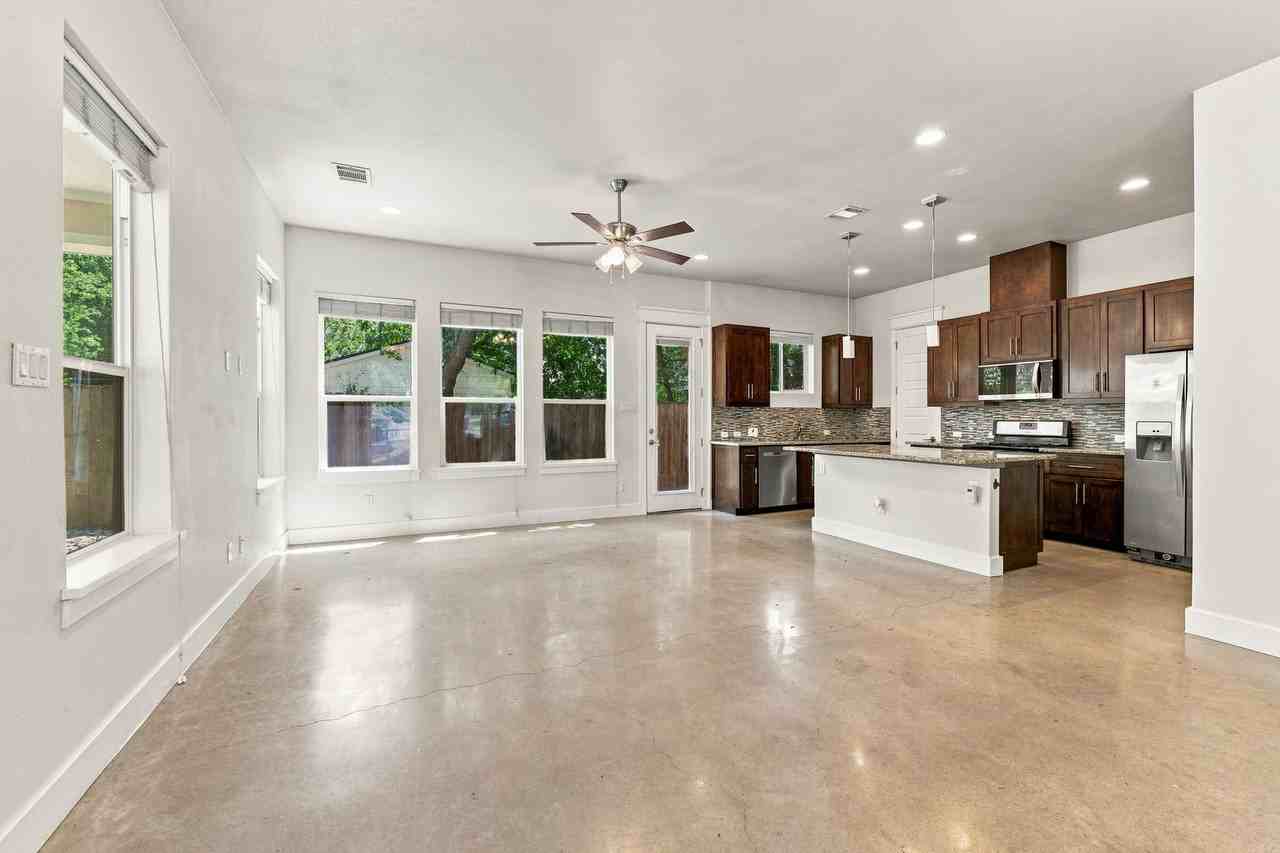 923 E 37th St - Photo 6 of 42