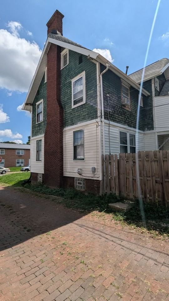 1411 Yale Ave Nw #1 - Photo 2 of 25