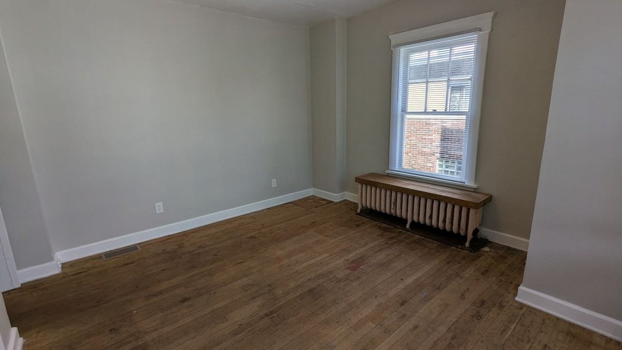 1411 Yale Ave Nw #1 - Photo 7 of 25