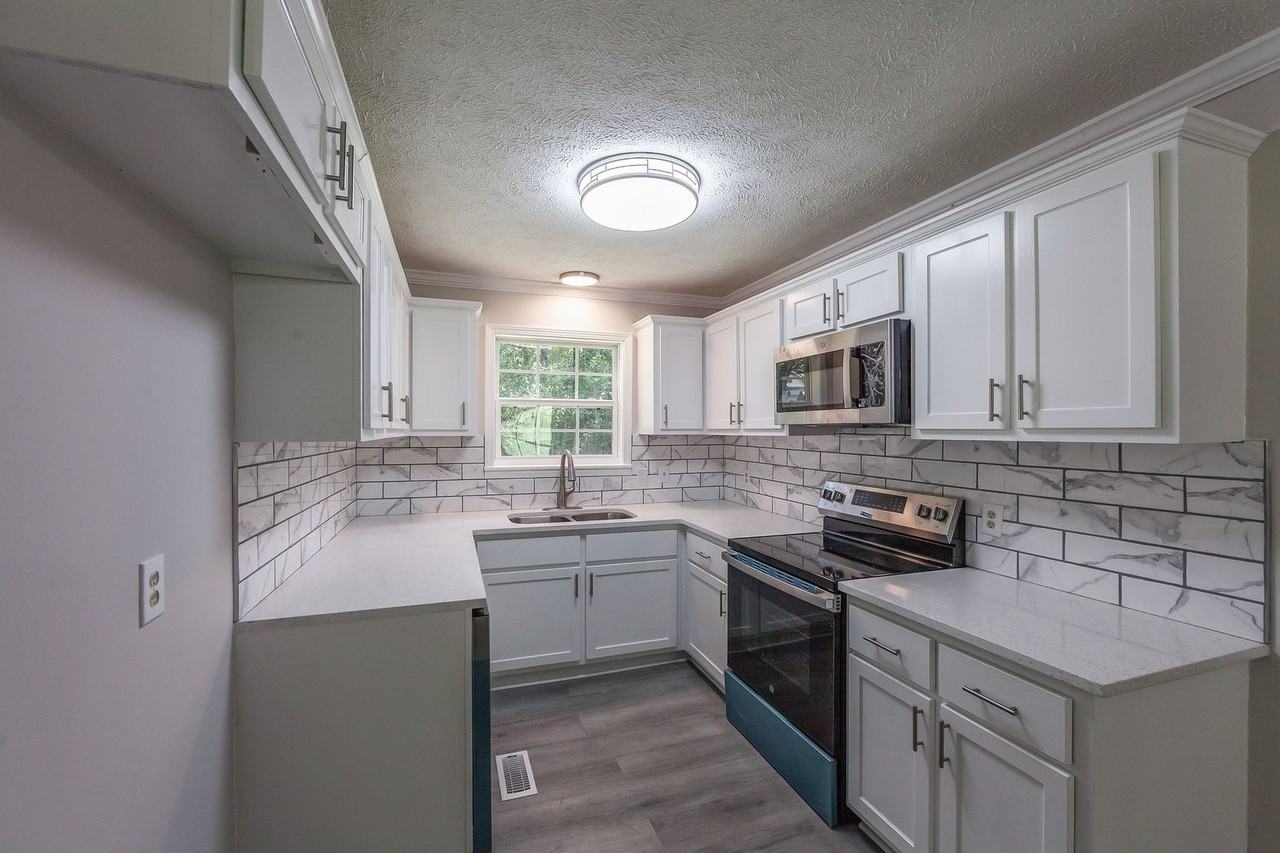 28 Falcon Rd - Photo 2 of 25