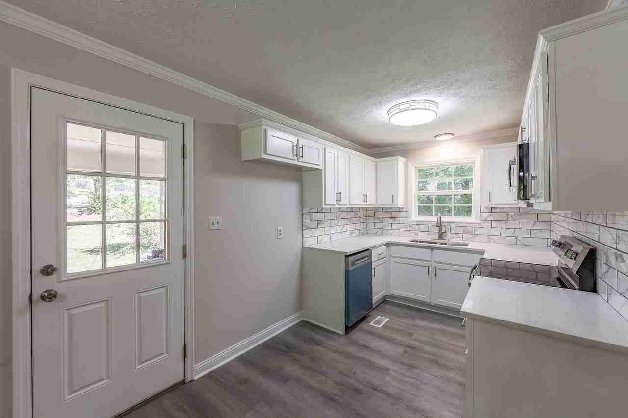 28 Falcon Rd - Photo 3 of 25