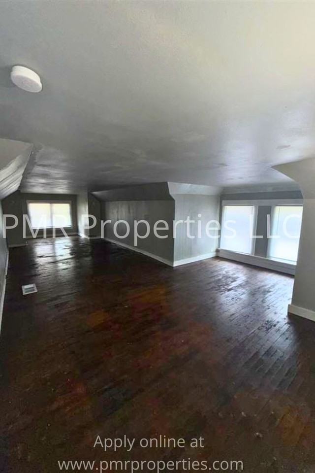 2136 S 12th St - Photo 7 of 11