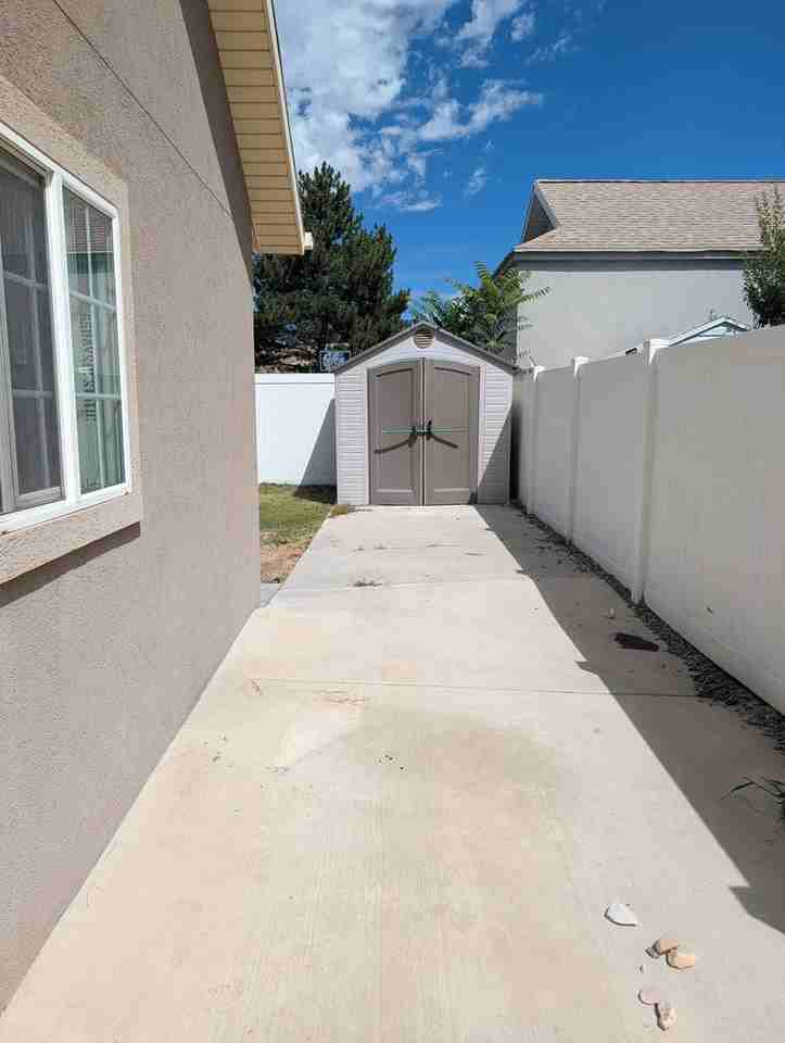 1038 W 720 N - Photo 2 of 18