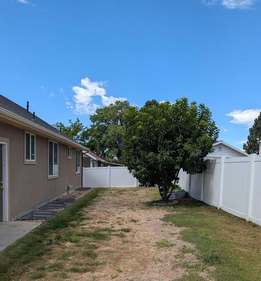1038 W 720 N - Photo 3 of 18