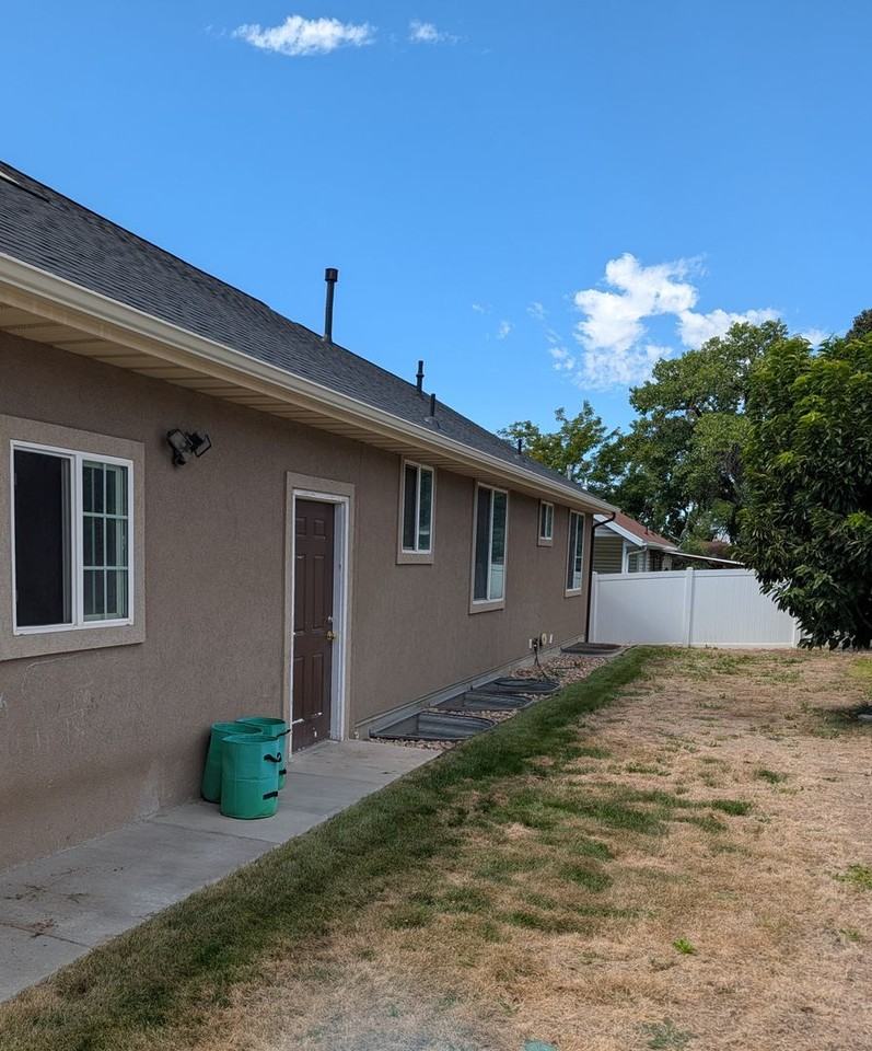 1038 W 720 N - Photo 4 of 18