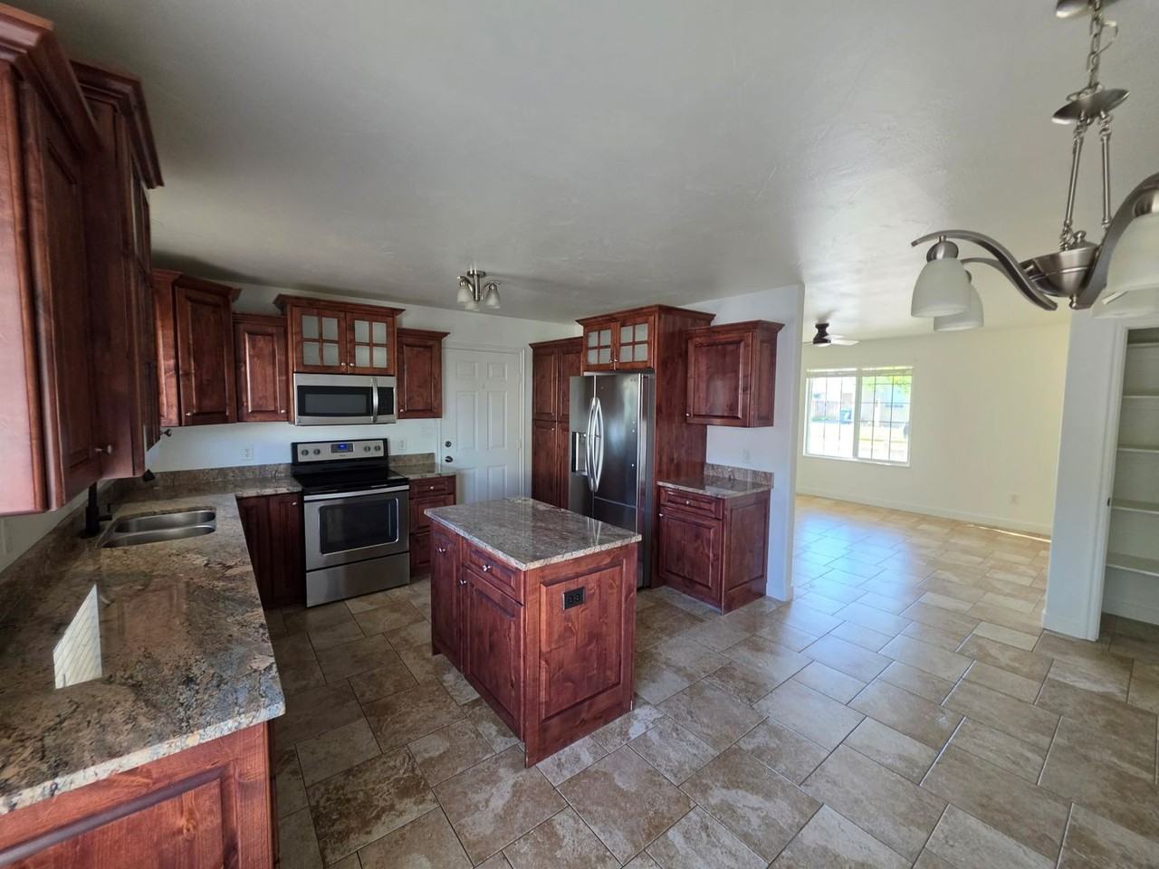 1038 W 720 N - Photo 5 of 18