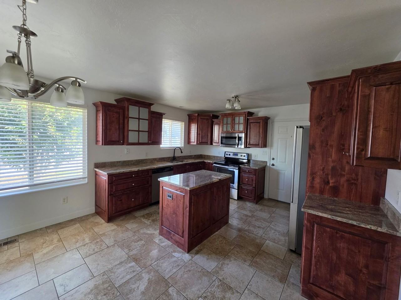 1038 W 720 N - Photo 7 of 18