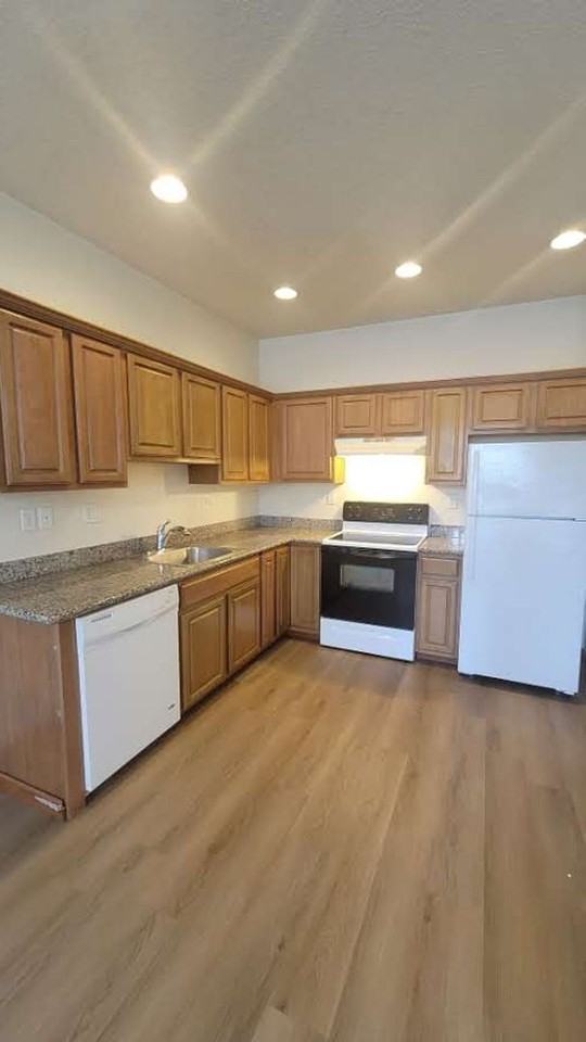 Elaine Station Apartments - Photo 4 of 32