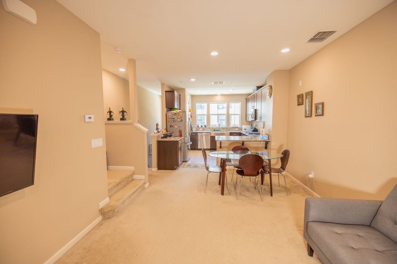 526 Barcelona Loop - Photo 4 of 25