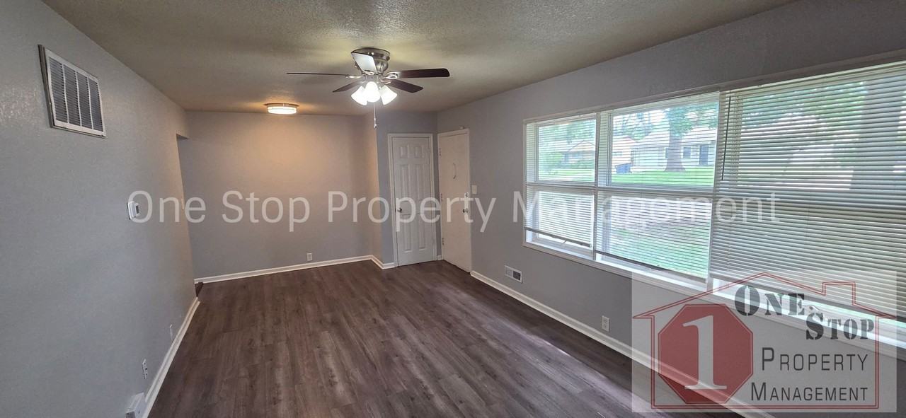 10906 Newton Ave - Photo 3 of 20