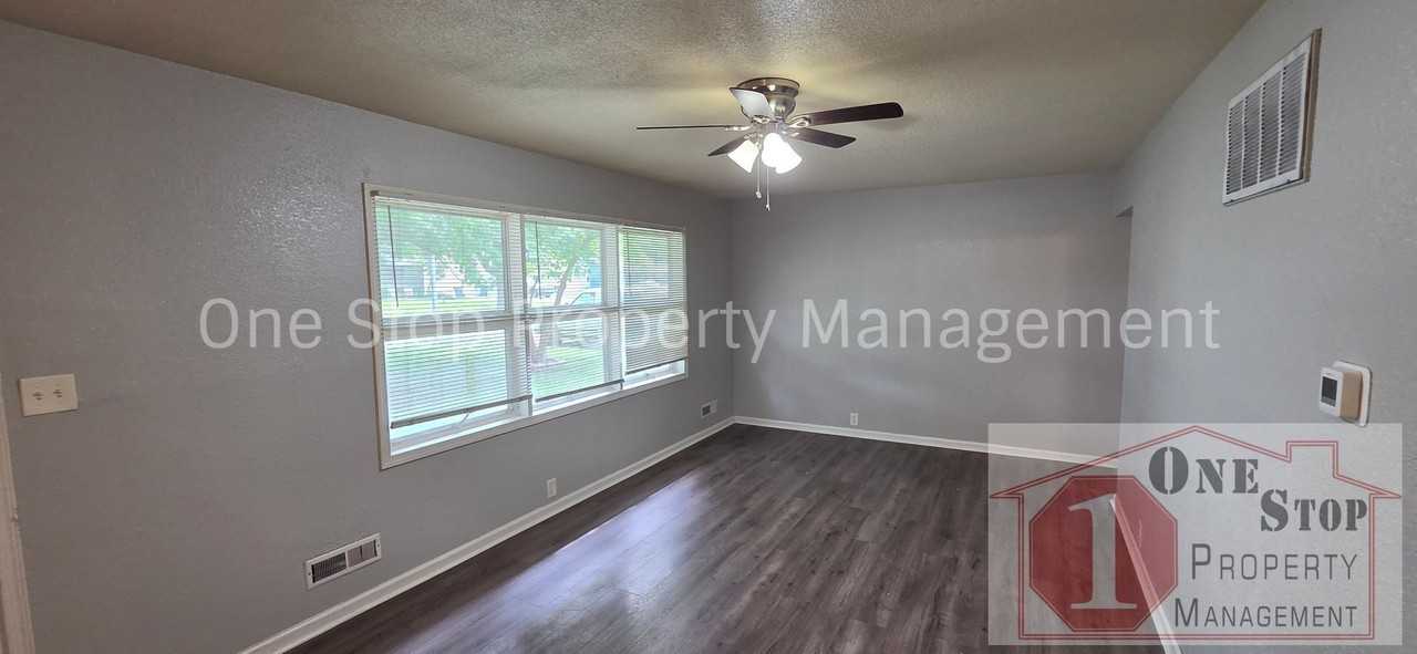 10906 Newton Ave - Photo 4 of 20