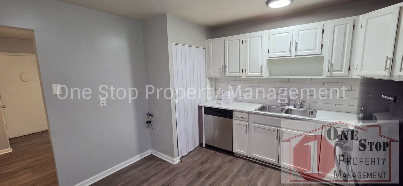10906 Newton Ave - Photo 5 of 20