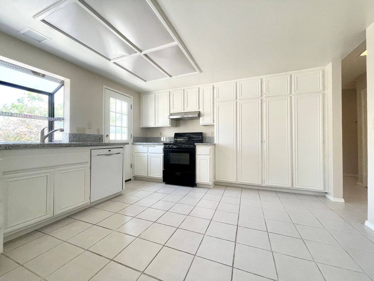1008 Bridle Path Way - Photo 5 of 20