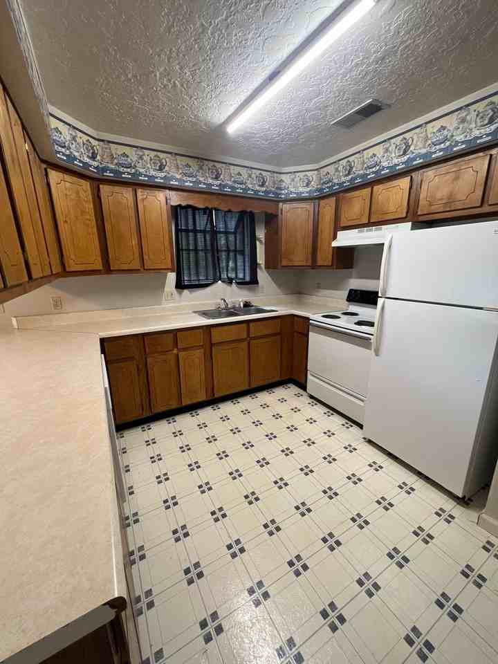 405 Fonville St Apt B - Photo 3 of 10